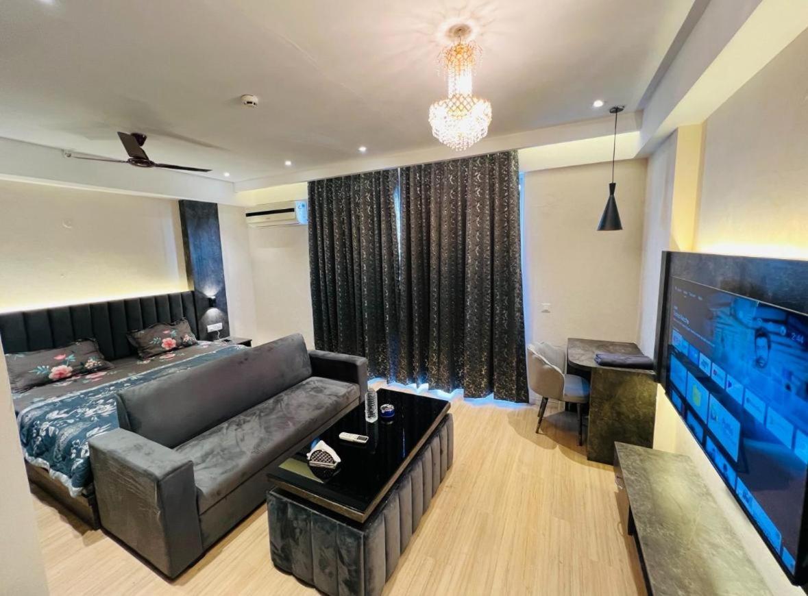 Hotel Crossandra Lucknow